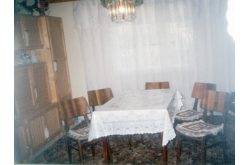 Rumunia Privát Pojorâta, Zewnątrz